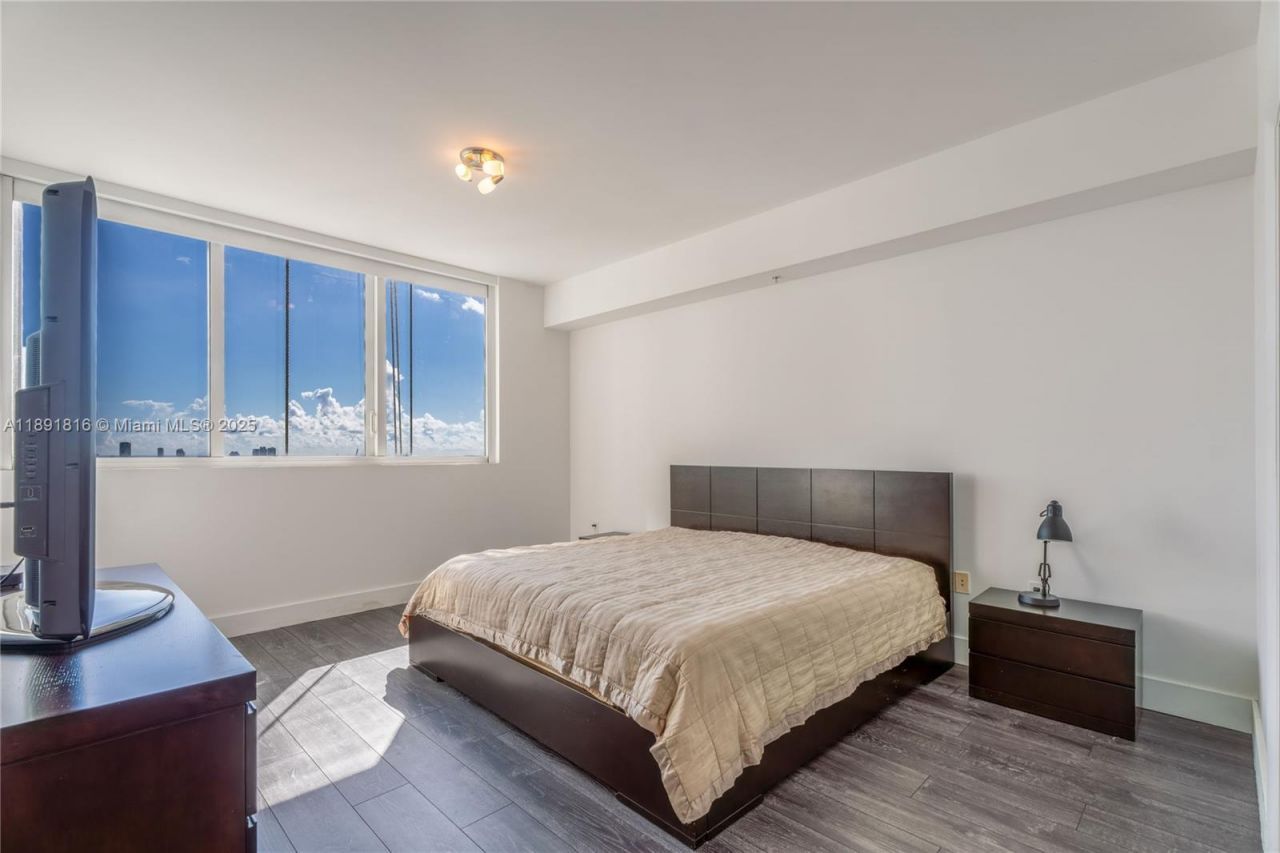 253 NE 2nd St, Unit 3203, Miami, FL 33132 Photo