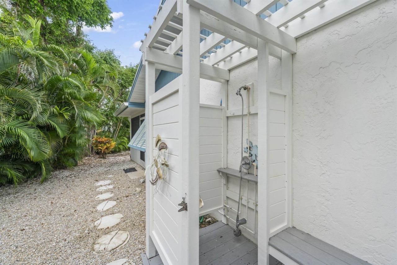 513 Rabbit Rd, Sanibel, FL 00000 Photo