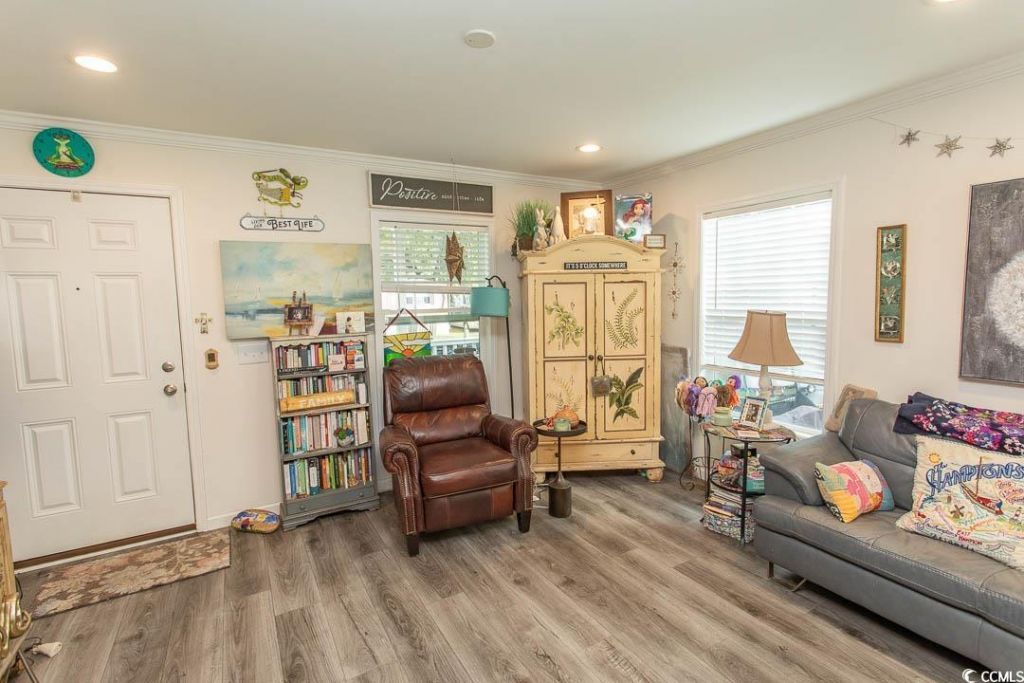 2737 Capricorn Dr. Photo 8