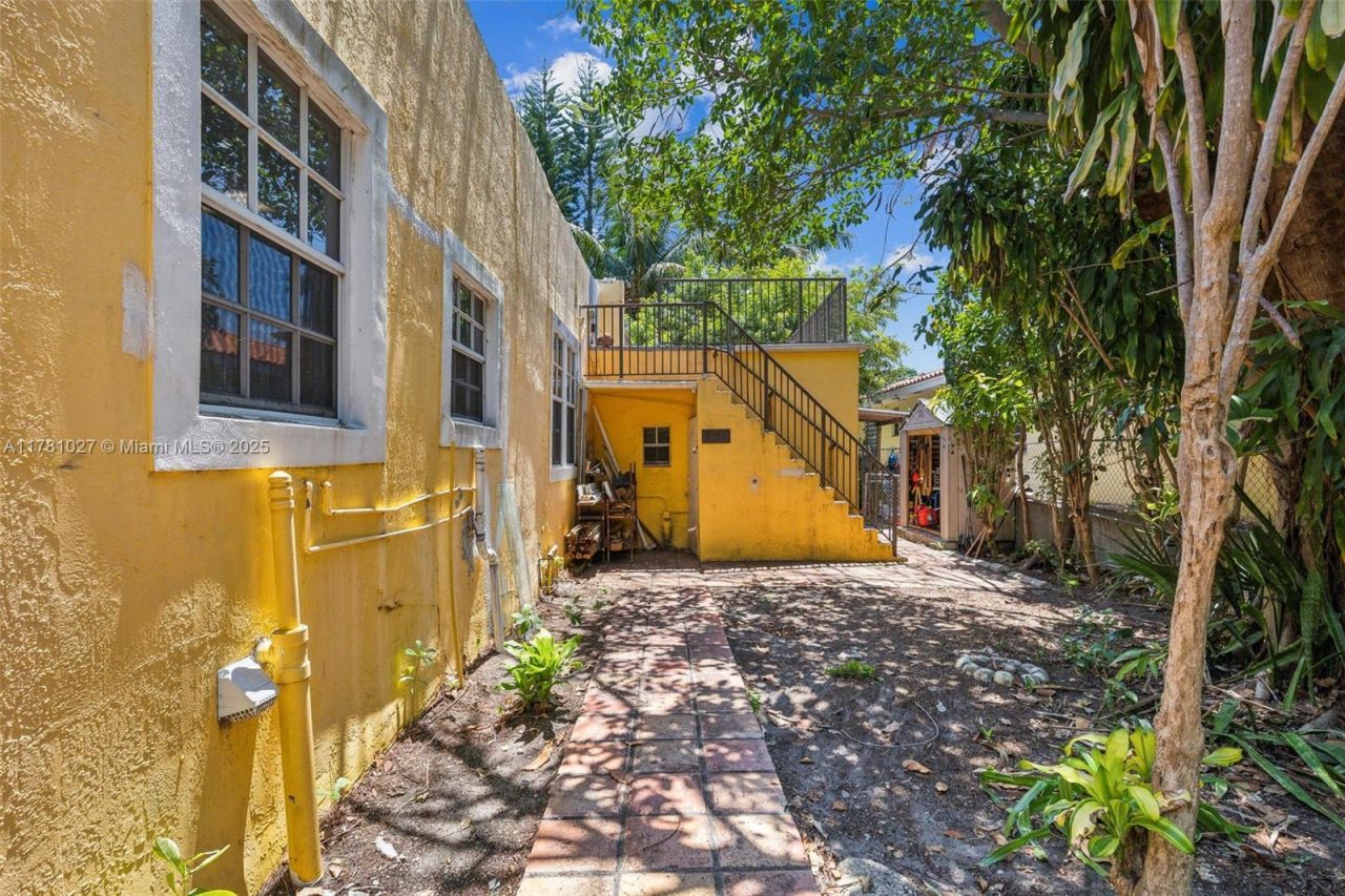 2953 SW 17th St, Miami, FL 33145 Photo