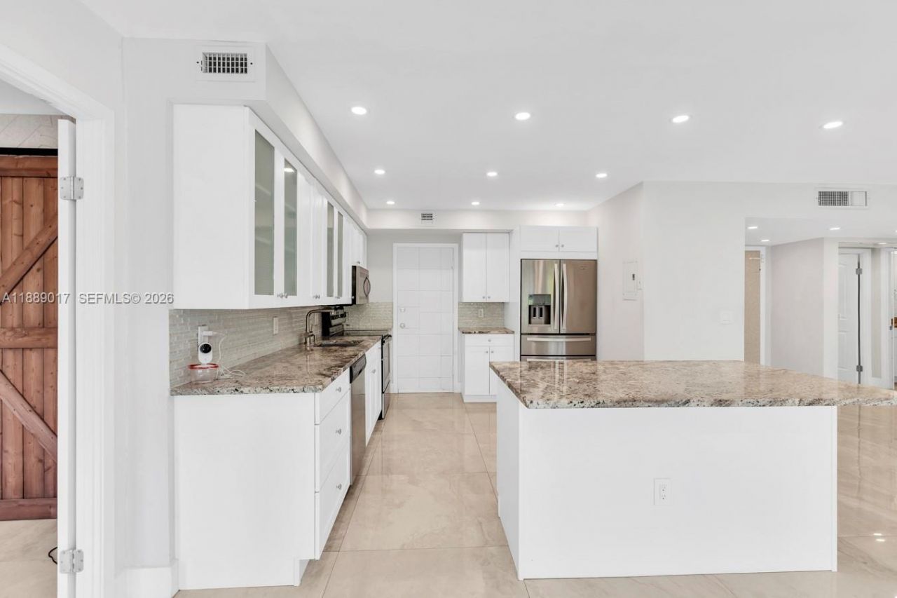 300 Diplomat Pkwy, Unit 204, Hallandale Beach, FL 33009 Photo