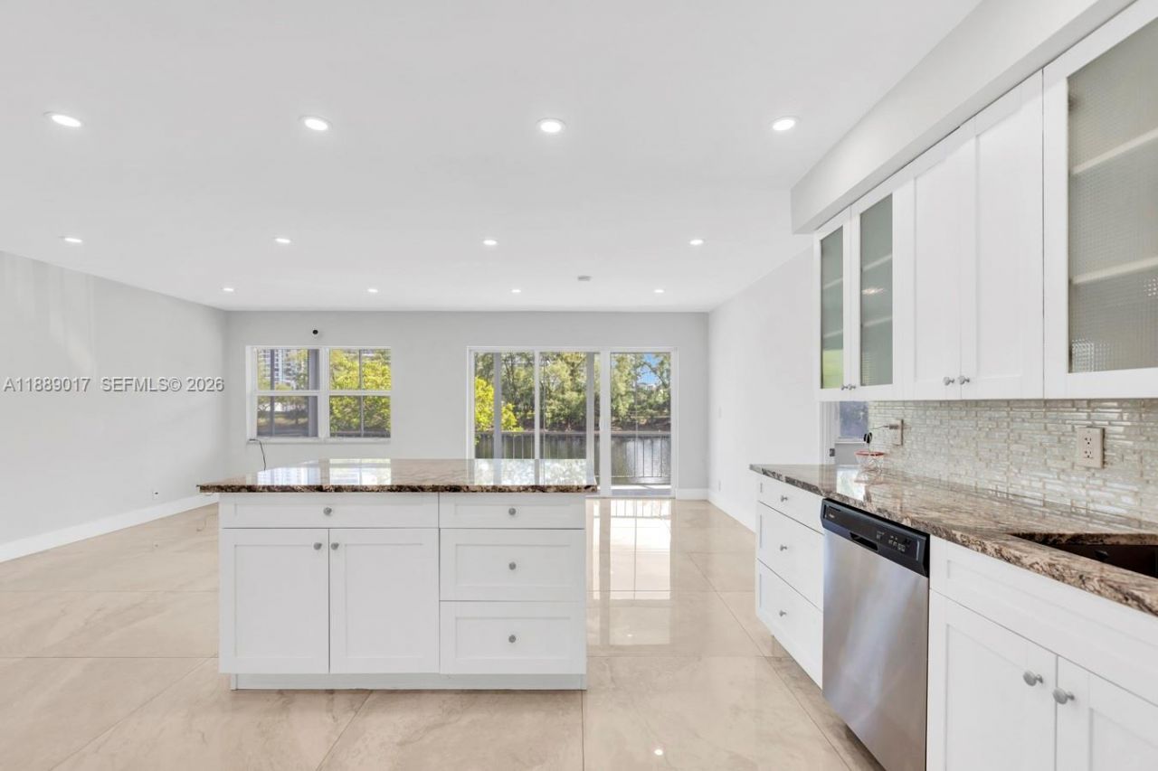 300 Diplomat Pkwy, Unit 204, Hallandale Beach, FL 33009 Photo