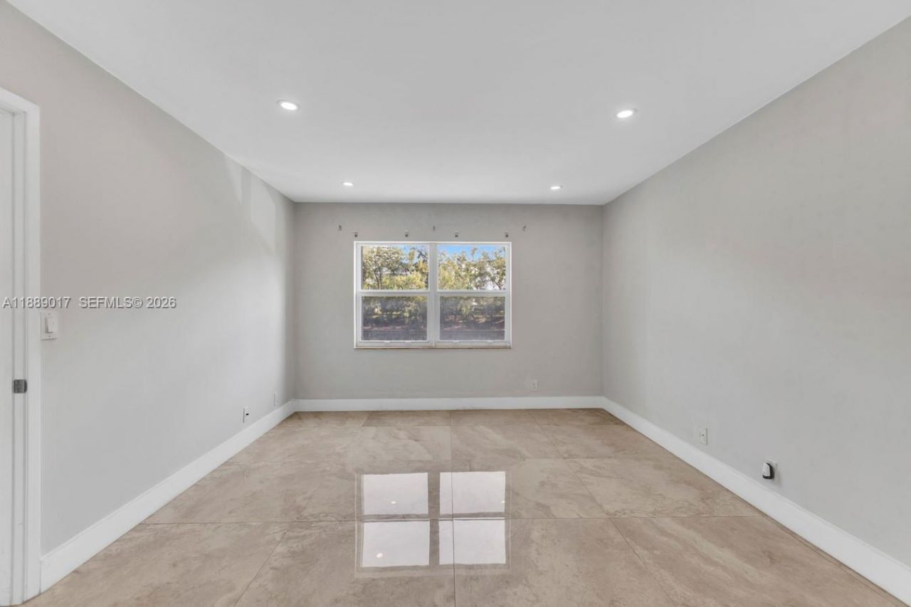 300 Diplomat Pkwy, Unit 204, Hallandale Beach, FL 33009 Photo