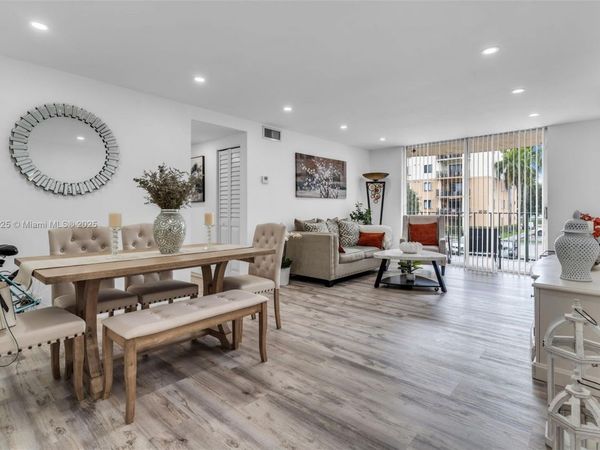 9310 Fontainebleau Blvd, Unit 201, Miami, FL 33172