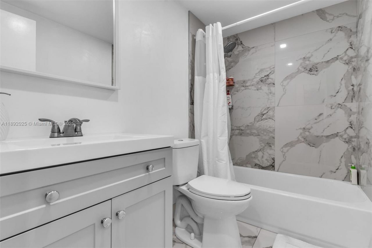 9310 Fontainebleau Blvd, Unit 201, Miami, FL 33172 Photo