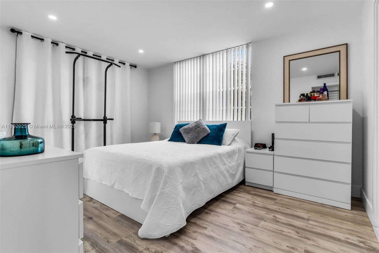 9310 Fontainebleau Blvd, Unit 201, Miami, FL 33172 Photo