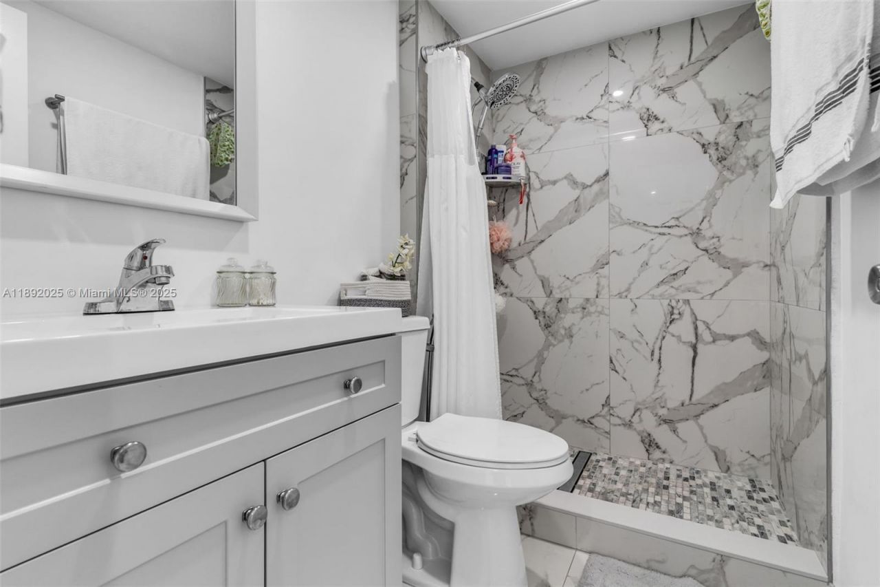 9310 Fontainebleau Blvd, Unit 201, Miami, FL 33172 Photo