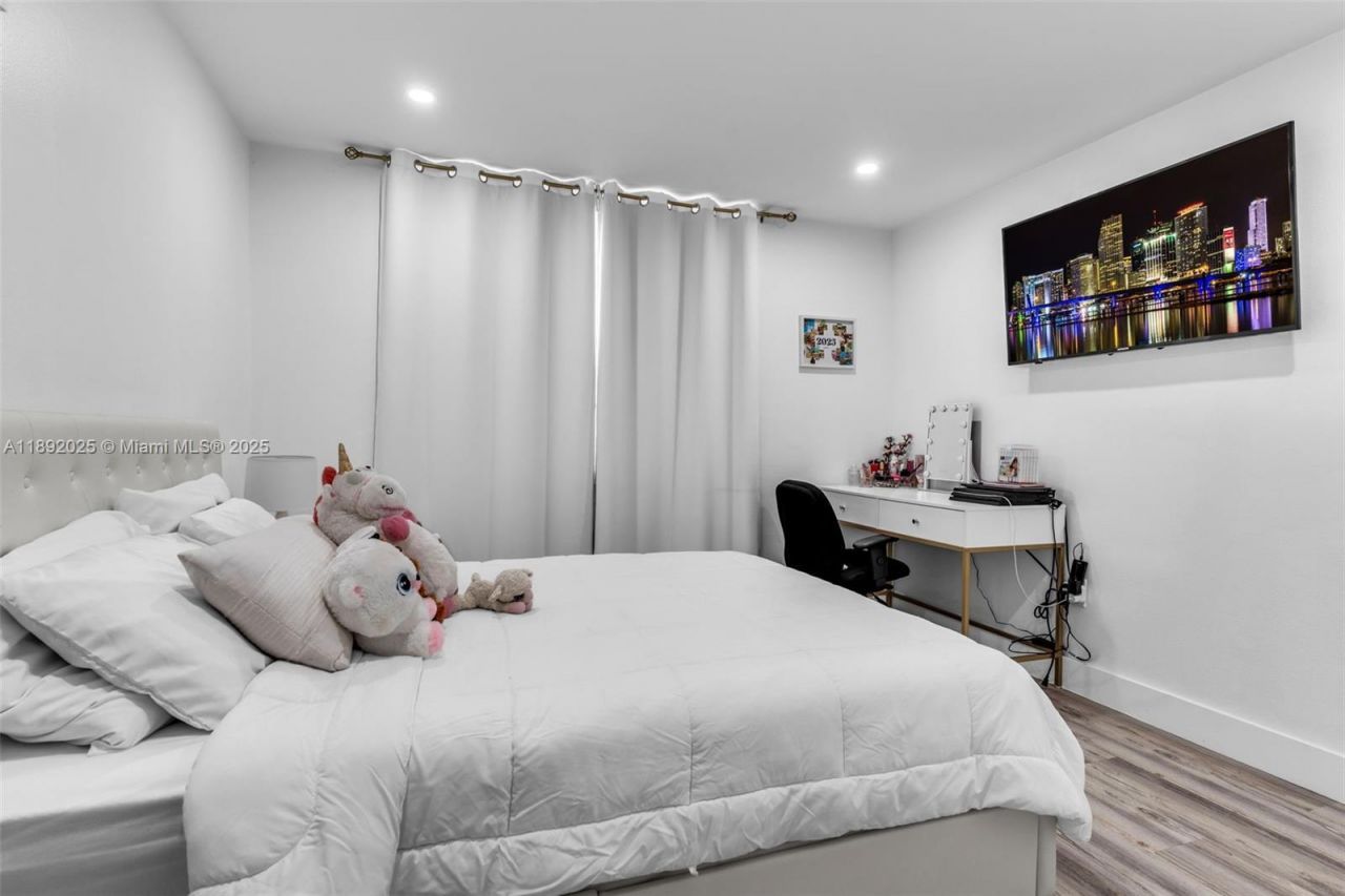 9310 Fontainebleau Blvd, Unit 201, Miami, FL 33172 Photo