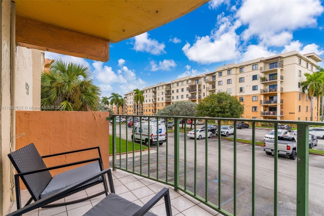 9310 Fontainebleau Blvd, Unit 201, Miami, FL 33172 Photo
