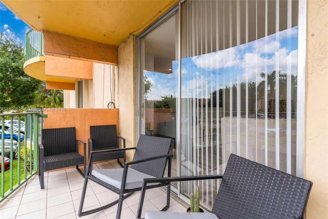 9310 Fontainebleau Blvd, Unit 201, Miami, FL 33172 Photo