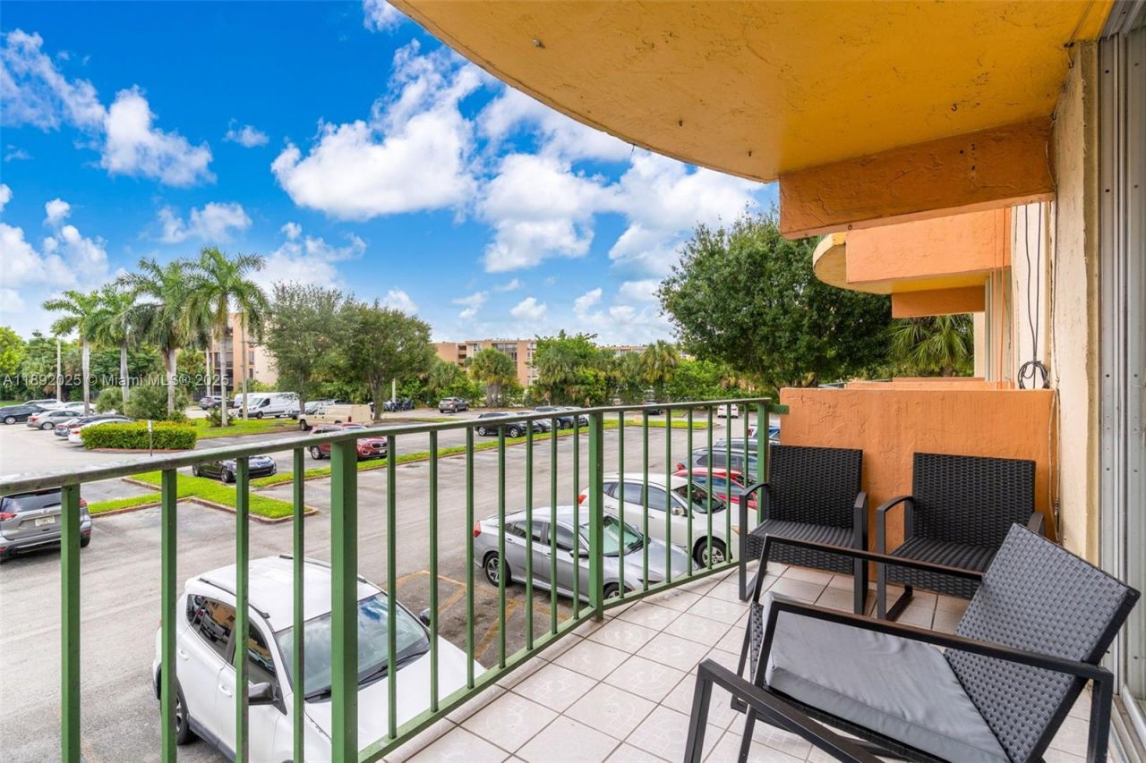 9310 Fontainebleau Blvd, Unit 201, Miami, FL 33172 Photo