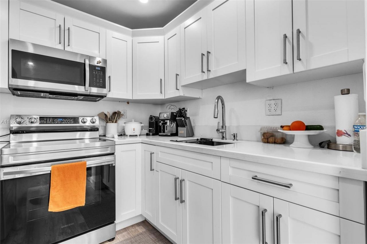 9310 Fontainebleau Blvd, Unit 201, Miami, FL 33172 Photo