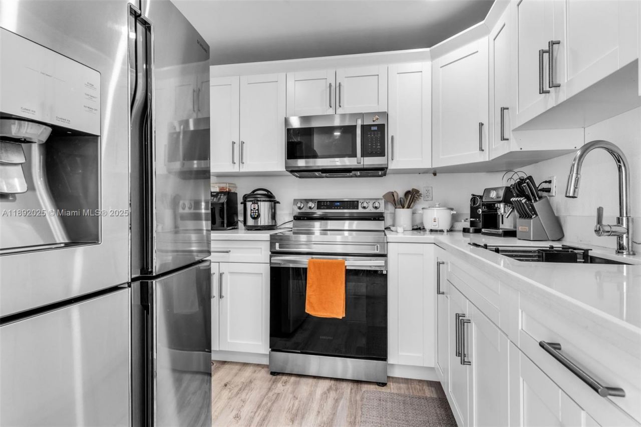 9310 Fontainebleau Blvd, Unit 201, Miami, FL 33172 Photo