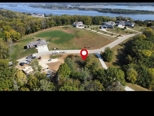 122 Riviera Drive, Bellevue, IA 52031