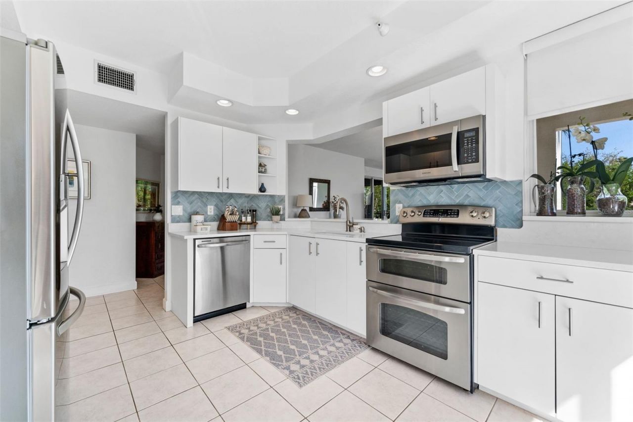 4750 Dolphin Cay Lane S, Unit 209, Saint Petersburg, FL 33711 Photo