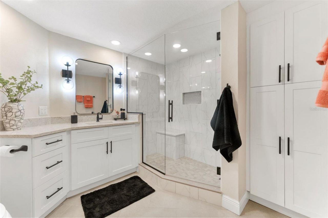 4750 Dolphin Cay Lane S, Unit 209, Saint Petersburg, FL 33711 Photo