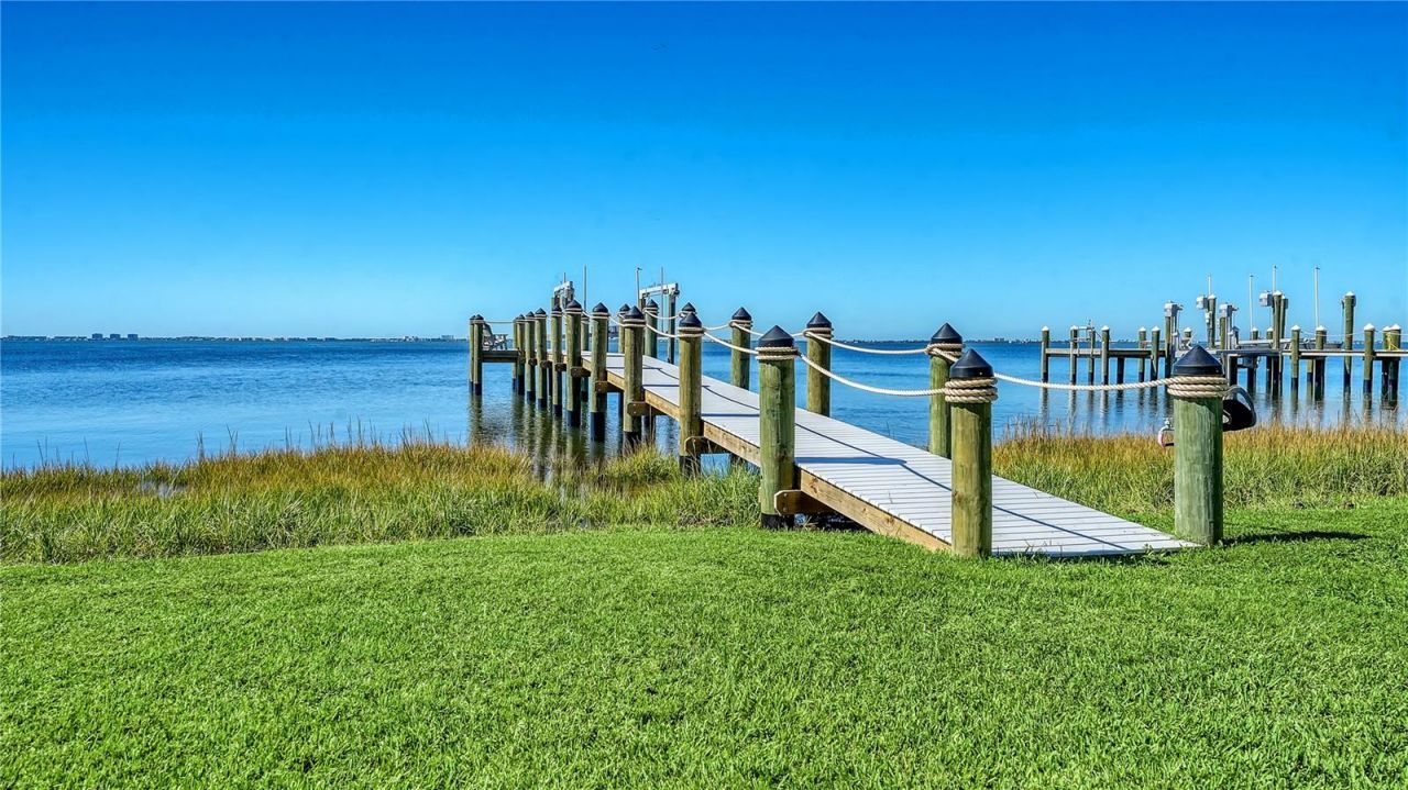 7418 Westmoreland Drive, Sarasota, FL 34243 Photo