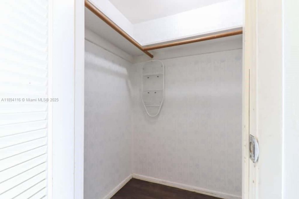 1351 NE Miami Gardens Dr, Unit 1001E, Miami, FL 33179 Photo