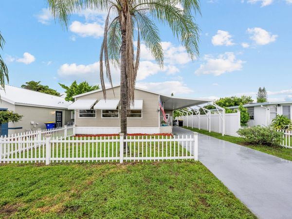 8199 SE Eagle Avenue, Hobe Sound, FL 33455