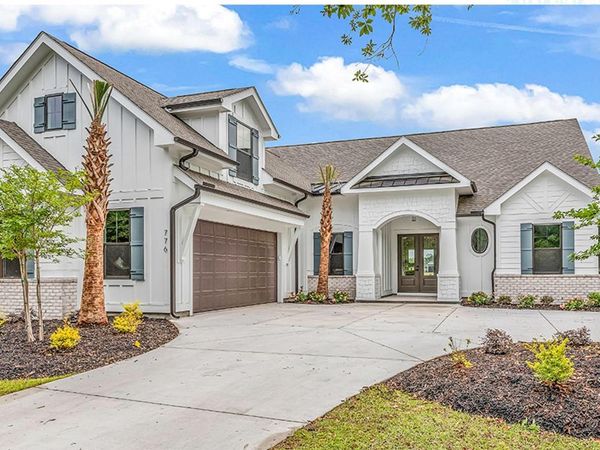 5811 Woodside Dr., Myrtle Beach, SC 29577