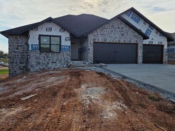 911 S Silverwood Lane, Nixa, MO 65714