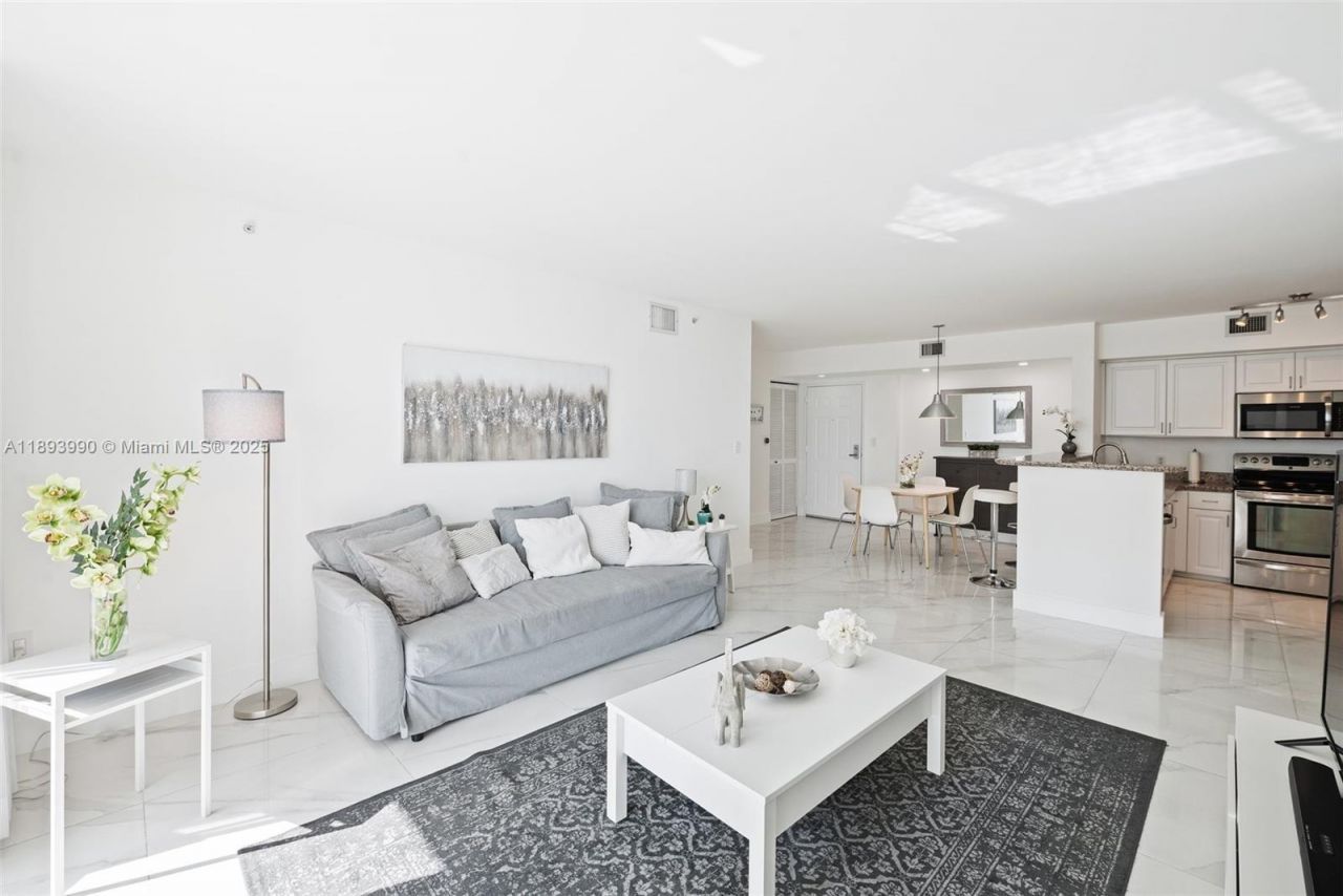 1155 Brickell Bay Dr, Unit 903, Miami, FL 33131 Photo