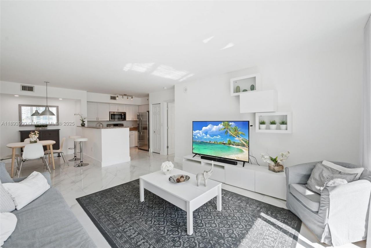 1155 Brickell Bay Dr, Unit 903, Miami, FL 33131 Photo