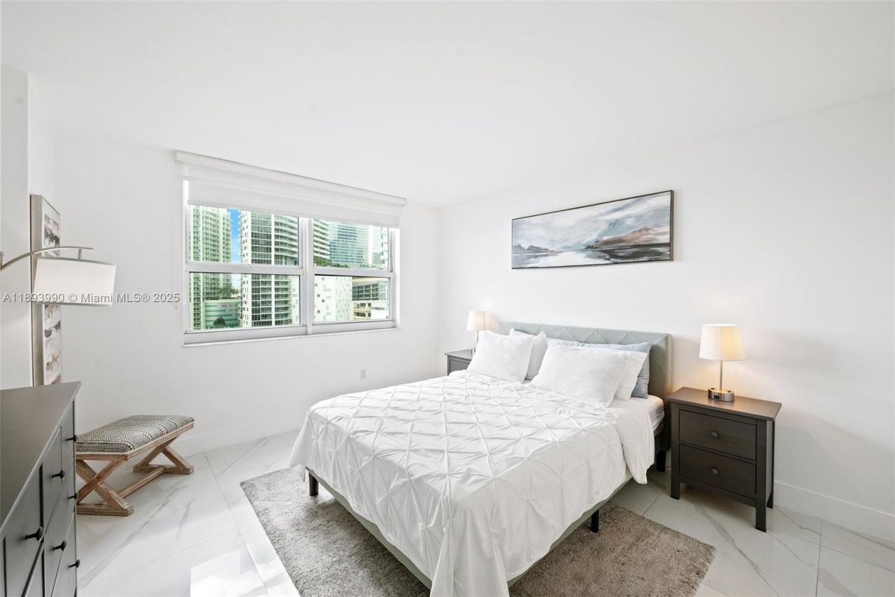 1155 Brickell Bay Dr, Unit 903, Miami, FL 33131 Photo