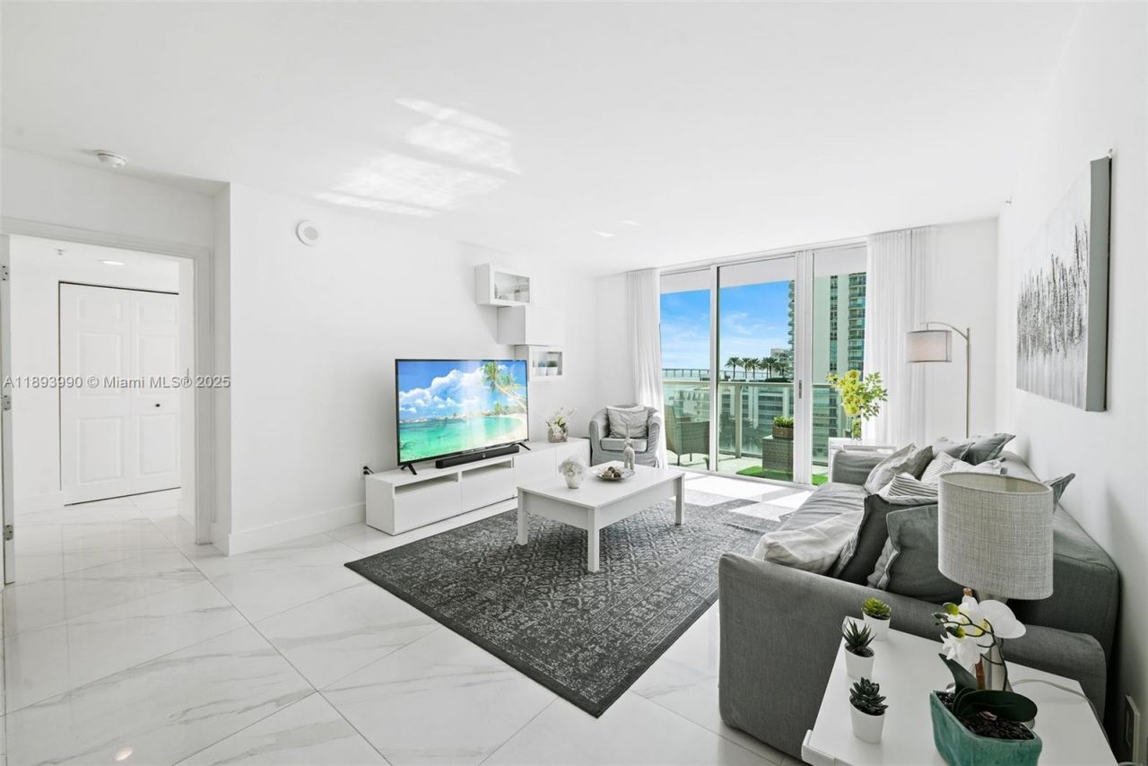 1155 Brickell Bay Dr, Unit 903, Miami, FL 33131 Photo