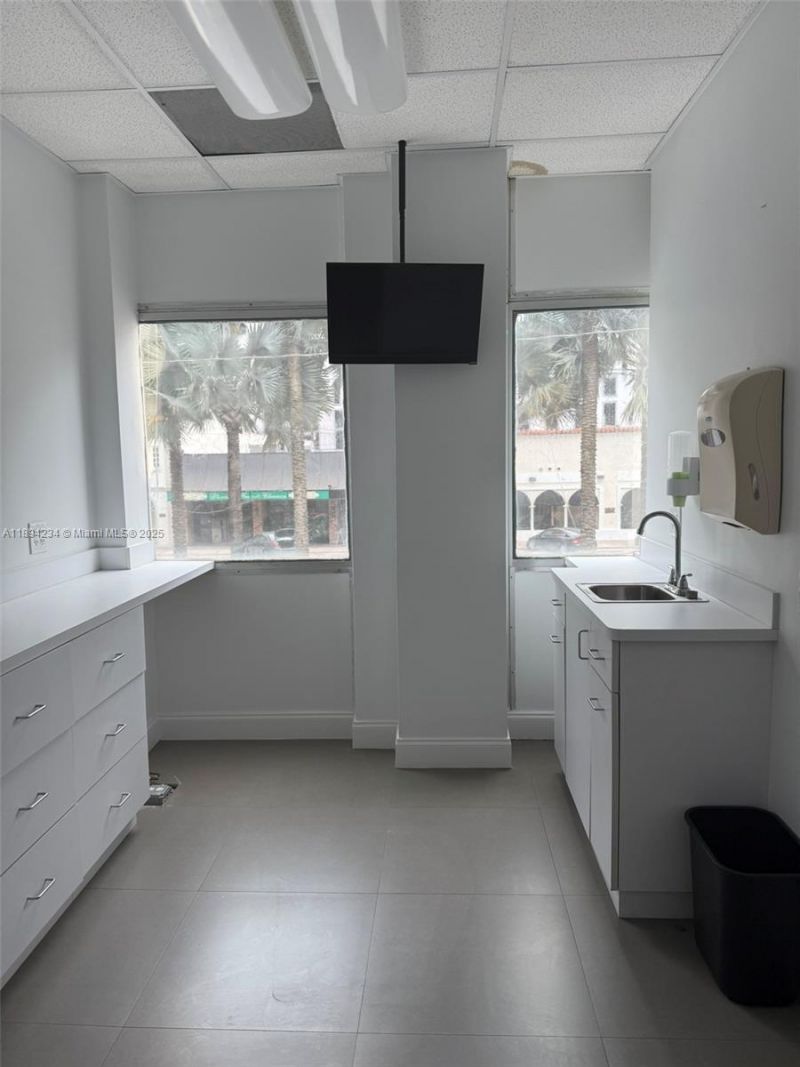 299 Alhambra Cir, Unit 211, Coral Gables, FL 33134 Photo