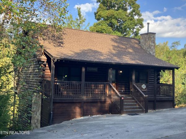 719 Golden Eagle Way, Pigeon Forge, TN 37863