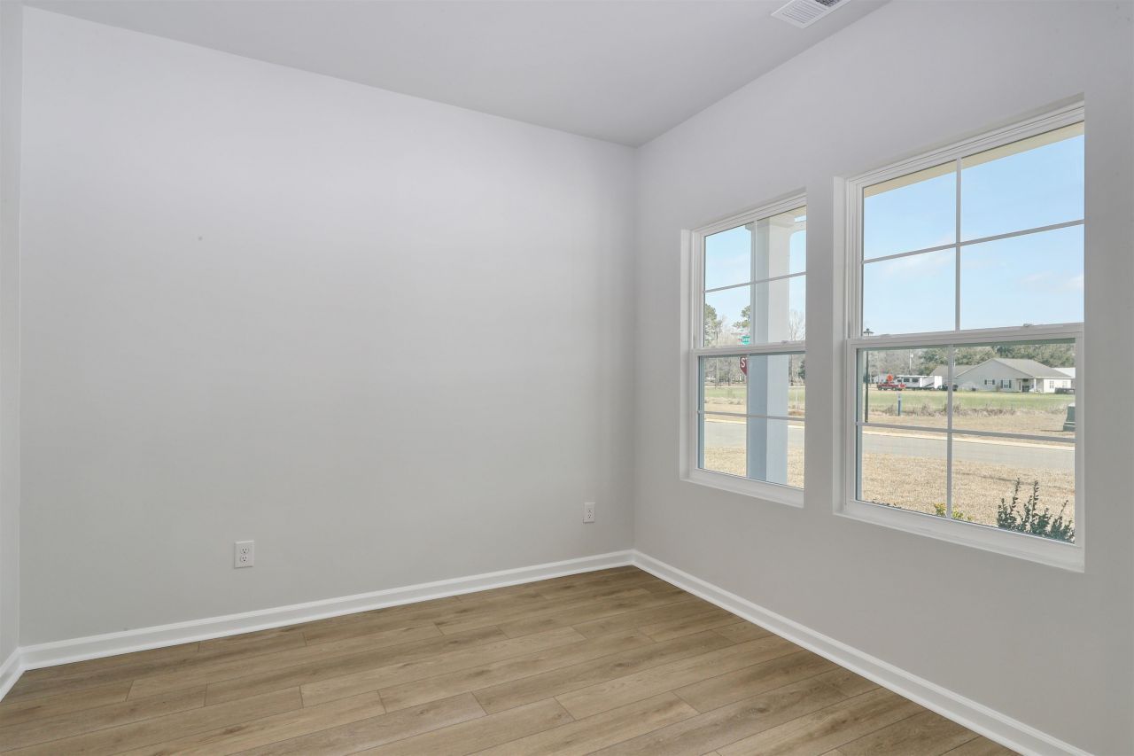 312 Garden Grove St Photo 11