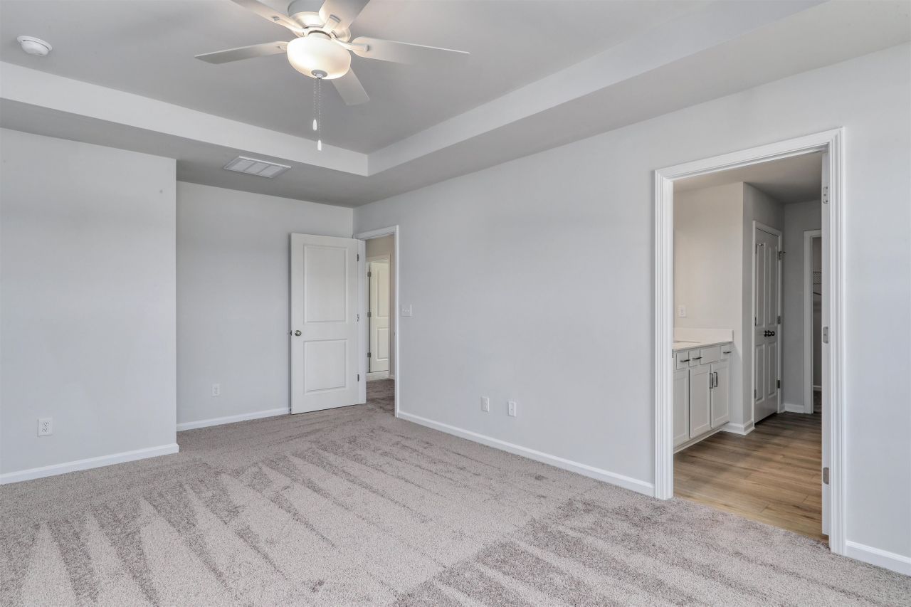 312 Garden Grove St Photo 14