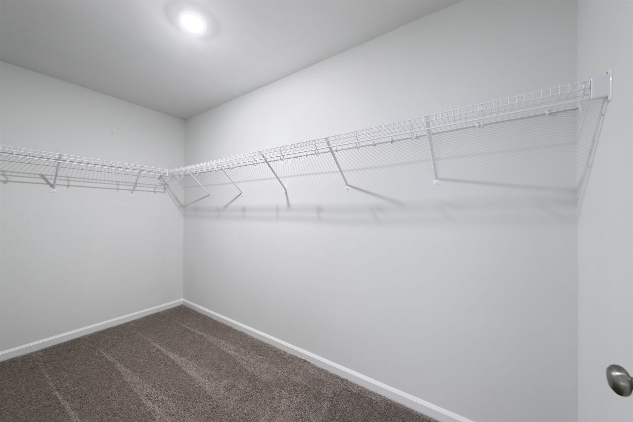 312 Garden Grove St Photo 17