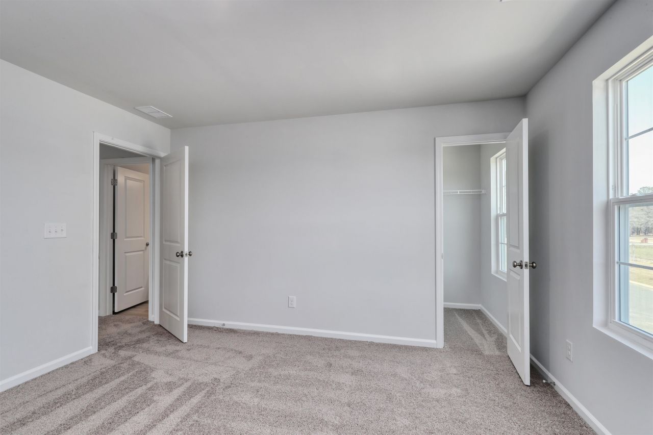 312 Garden Grove St Photo 19