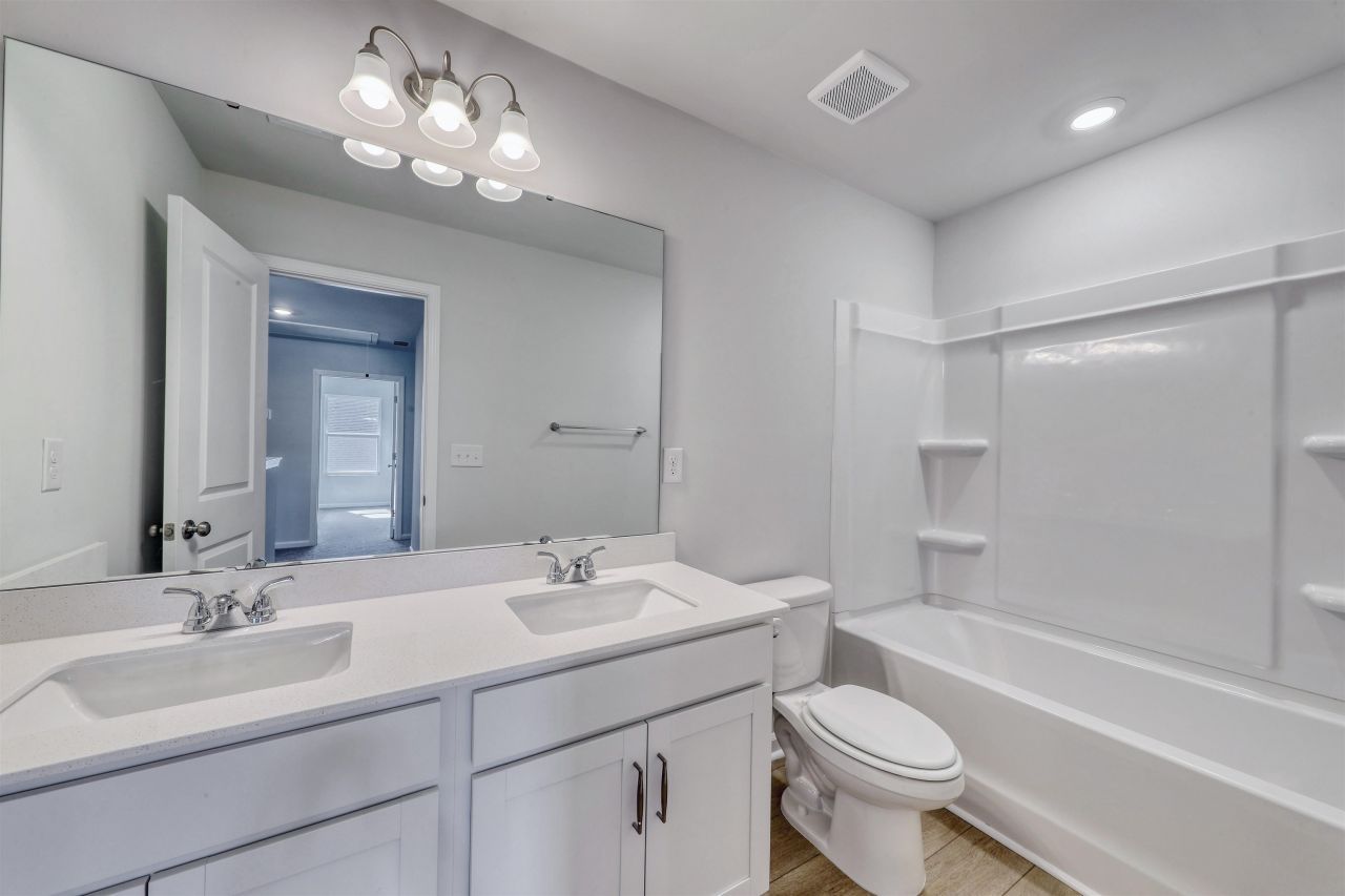 312 Garden Grove St Photo 24