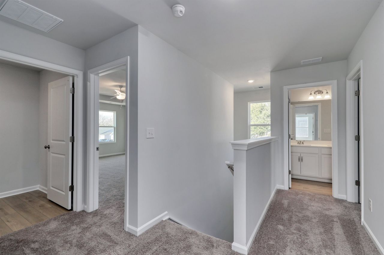 312 Garden Grove St Photo 25