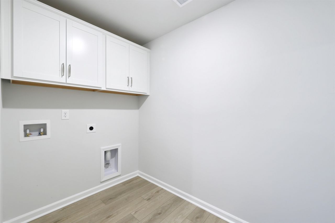 312 Garden Grove St Photo 26