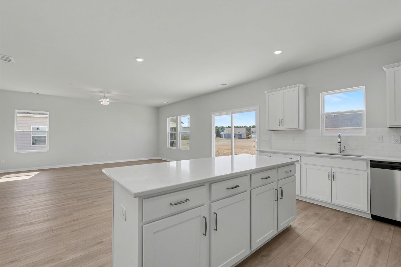 312 Garden Grove St Photo 6