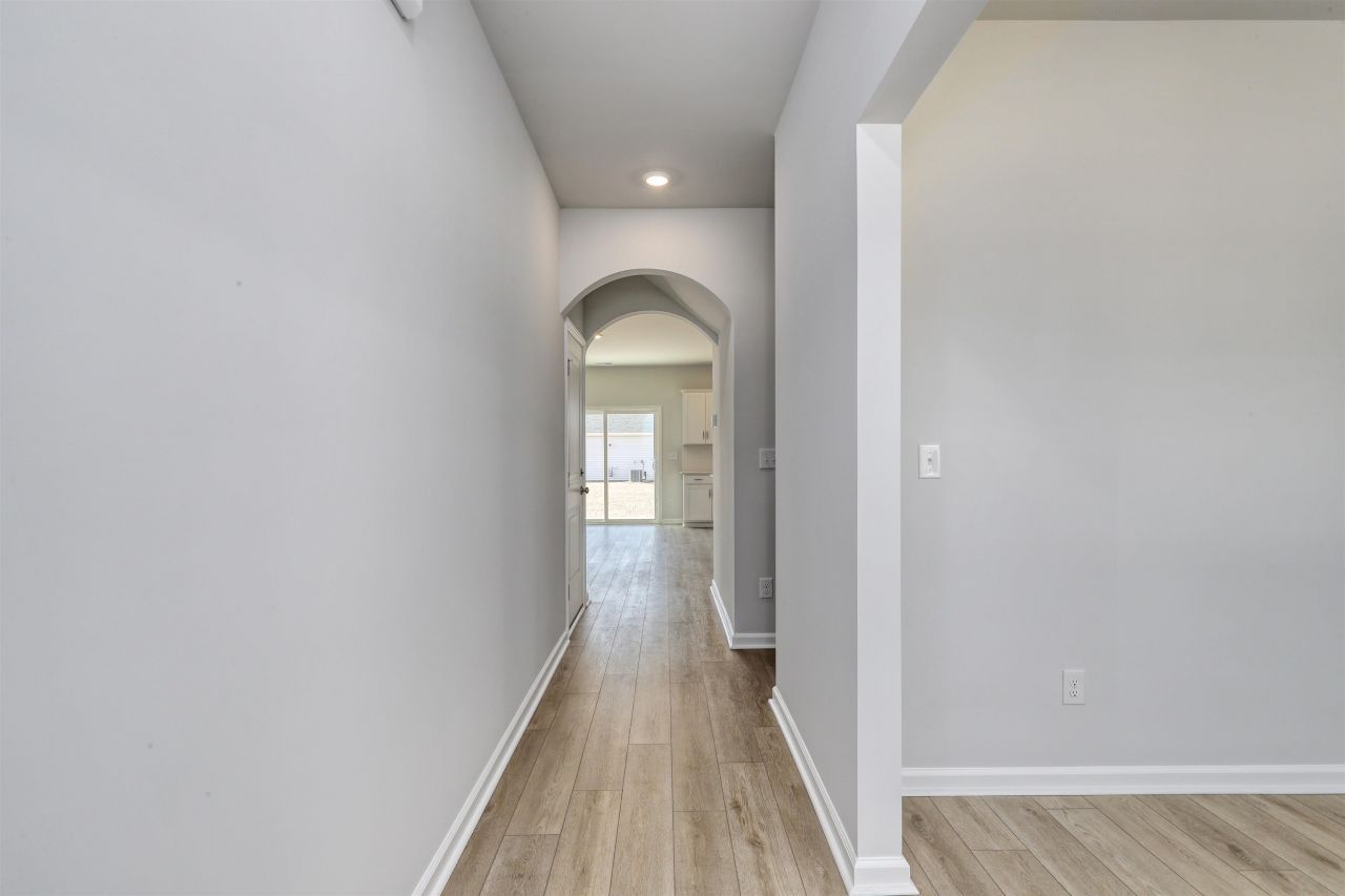 312 Garden Grove St Photo 9