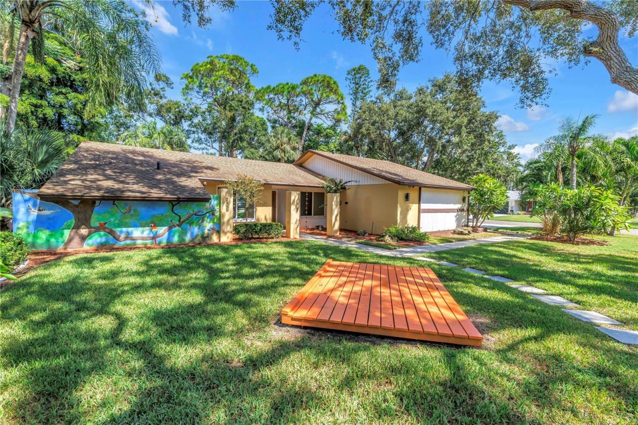 905 Serpentine Drive S, Saint Petersburg, FL 33705 Photo