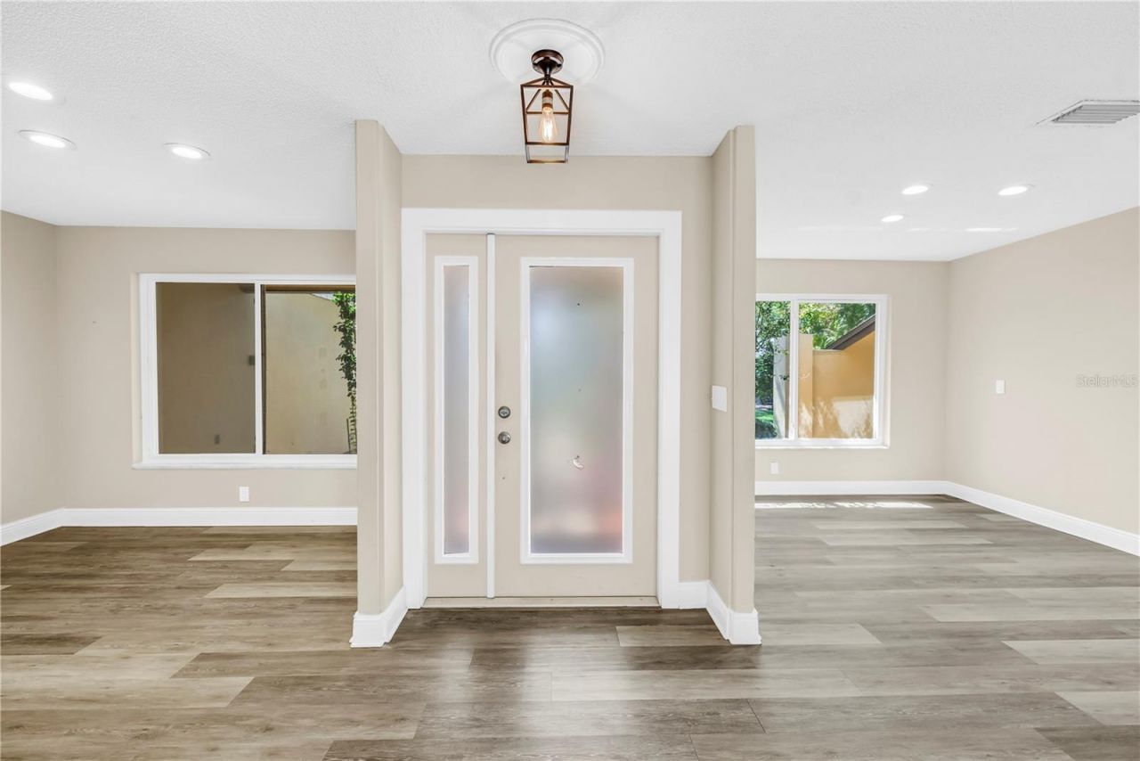 905 Serpentine Drive S, Saint Petersburg, FL 33705 Photo