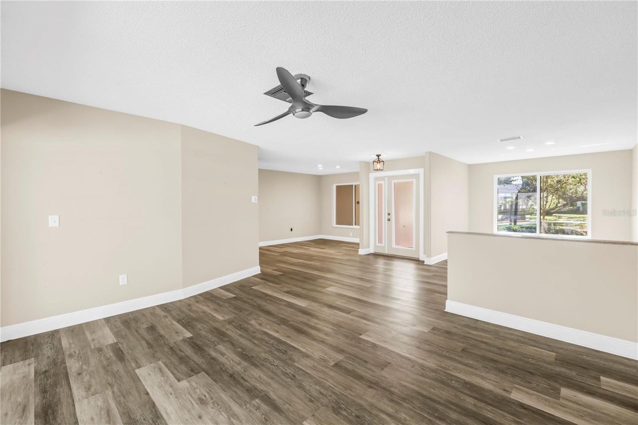 905 Serpentine Drive S, Saint Petersburg, FL 33705 Photo