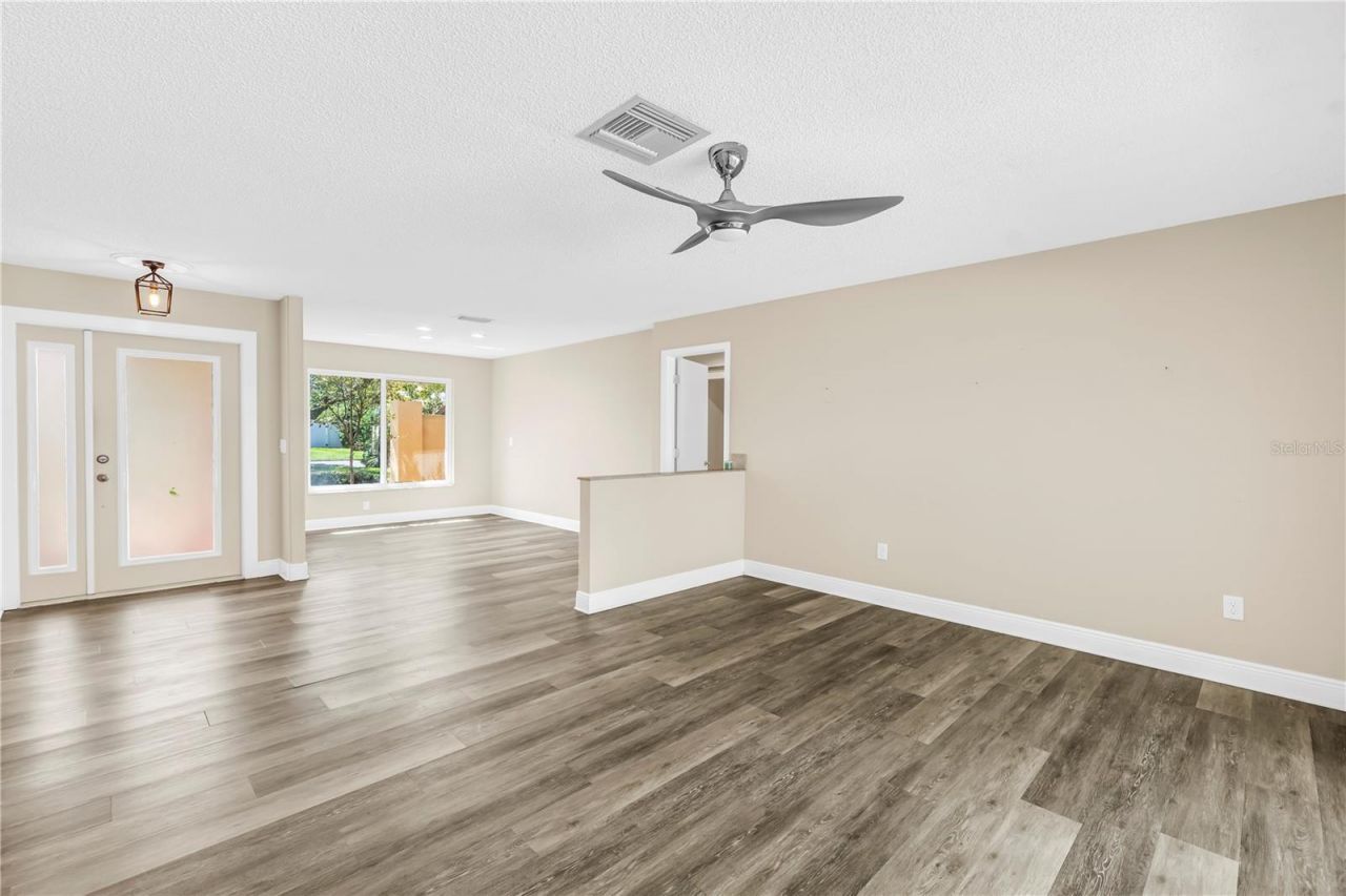 905 Serpentine Drive S, Saint Petersburg, FL 33705 Photo