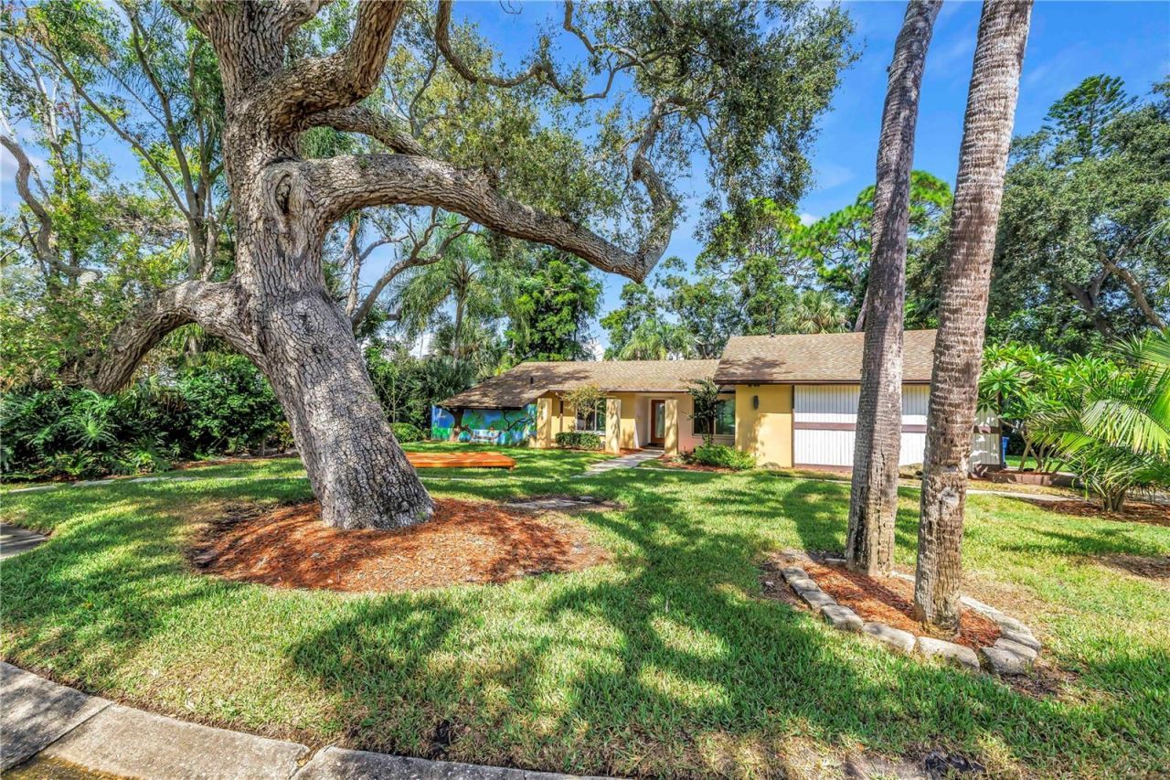 905 Serpentine Drive S, Saint Petersburg, FL 33705 Photo