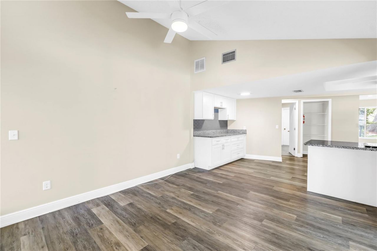 905 Serpentine Drive S, Saint Petersburg, FL 33705 Photo