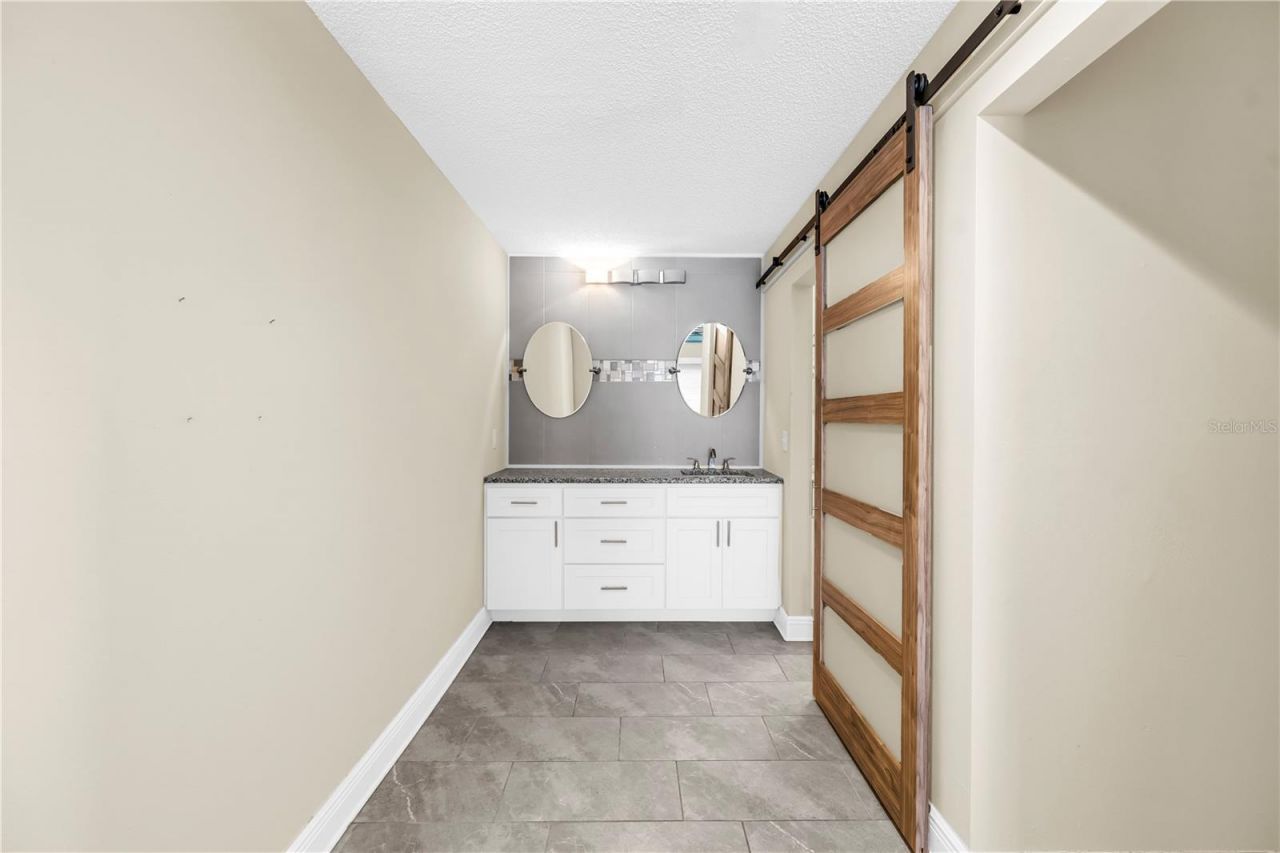 905 Serpentine Drive S, Saint Petersburg, FL 33705 Photo