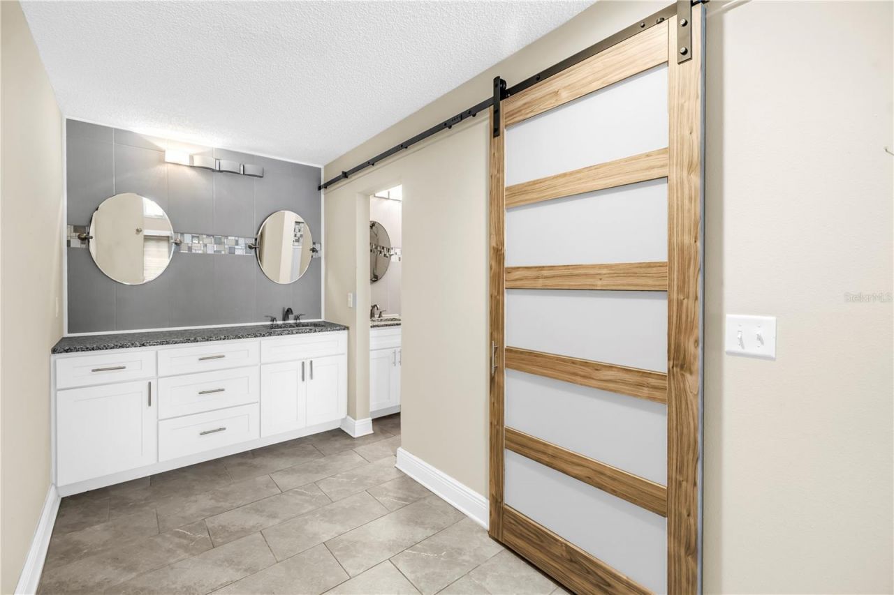 905 Serpentine Drive S, Saint Petersburg, FL 33705 Photo