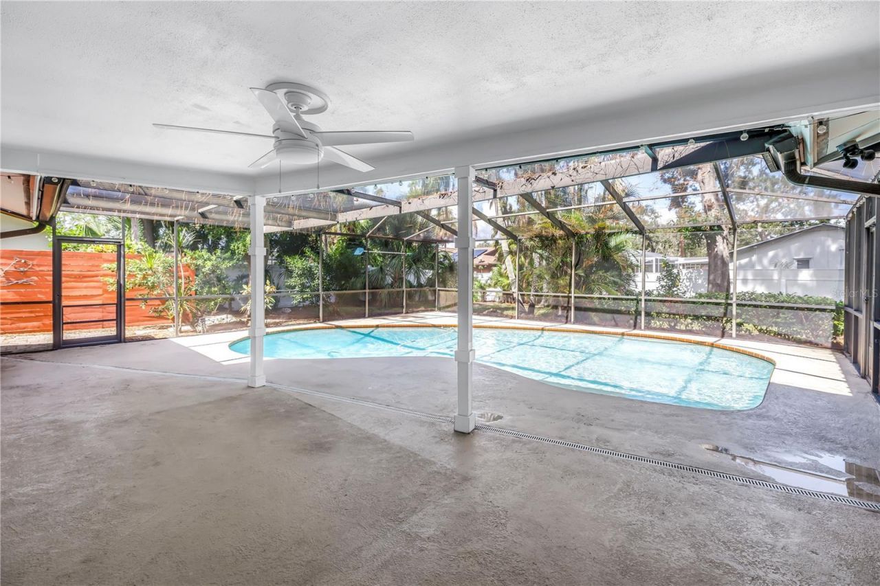 905 Serpentine Drive S, Saint Petersburg, FL 33705 Photo