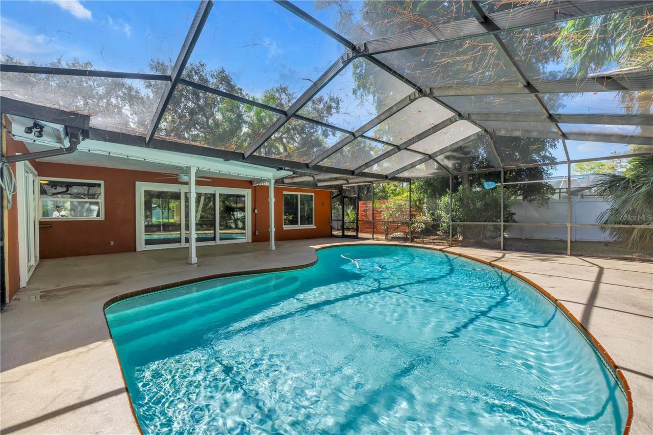 905 Serpentine Drive S, Saint Petersburg, FL 33705 Photo